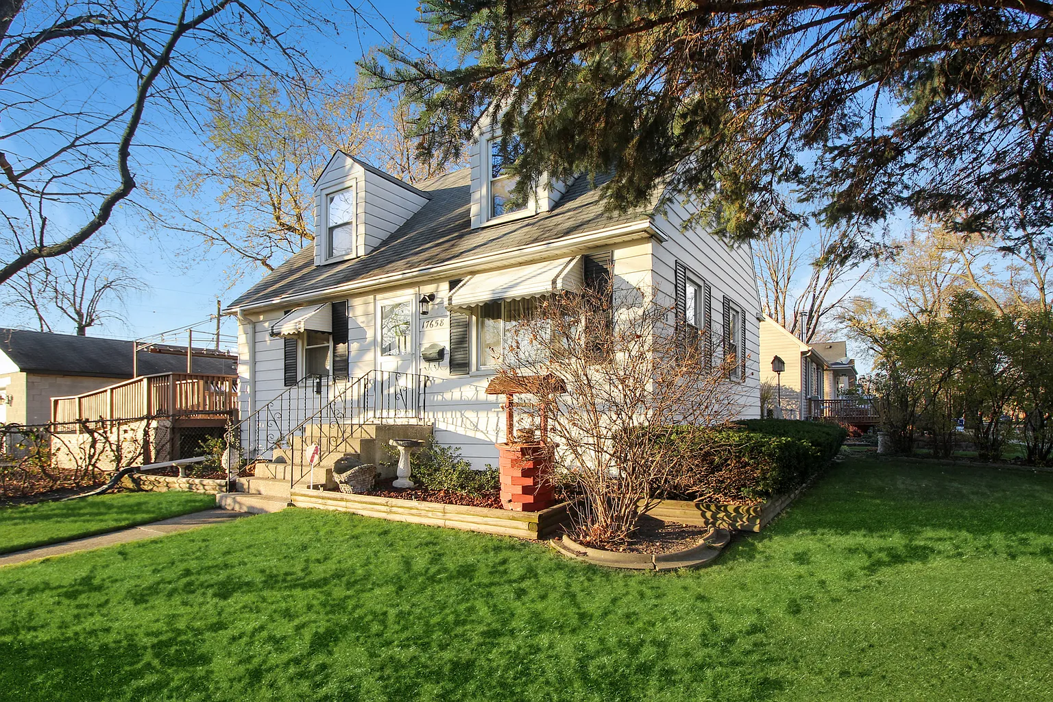 17658 Community St photo 1
