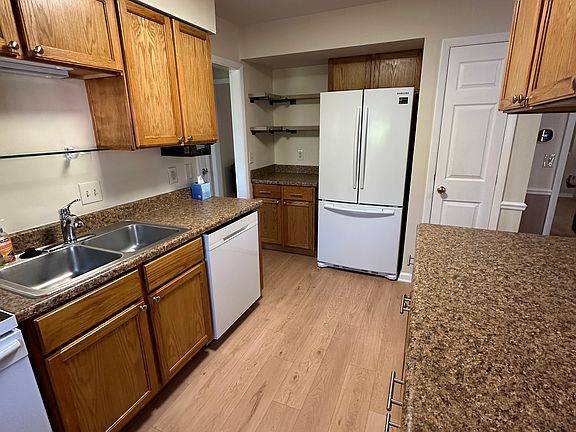 3rd image of 7086 Fox Plum Dr APT A