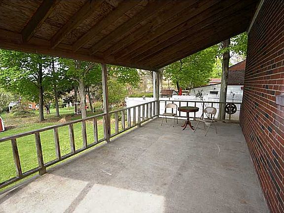 3rd image of 178 Meadowbrook Dr