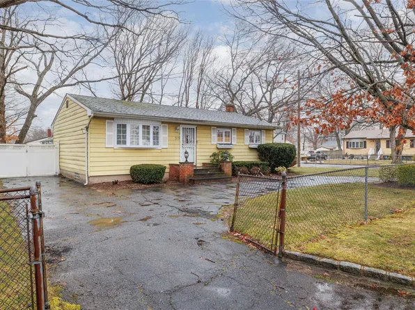 375 Atlantic Street, Copiague, NY 11726