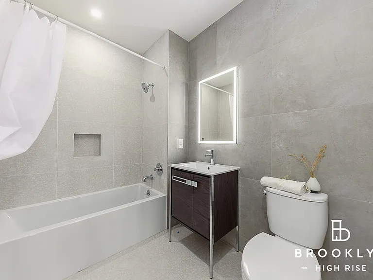2667 Fulton St #5J — Photo 7