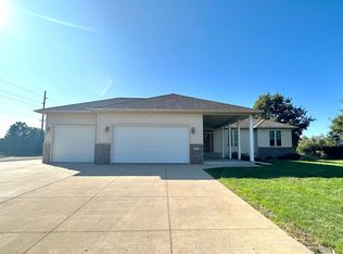 1602 26th St SW, Austin, MN 55912