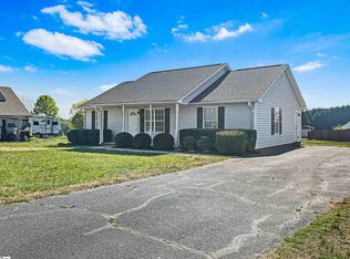 122 Lockland Dr, Chesnee, SC 29323