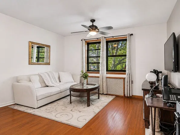 218-12 43rd Ave APT 2E, Bayside, NY 11361