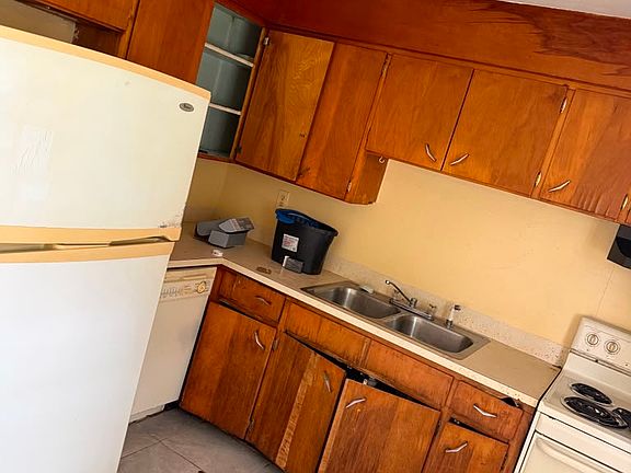 3rd image of 3408 Valerie Blvd