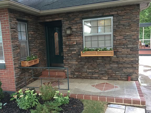 2nd image of 2213 Oakview Dr