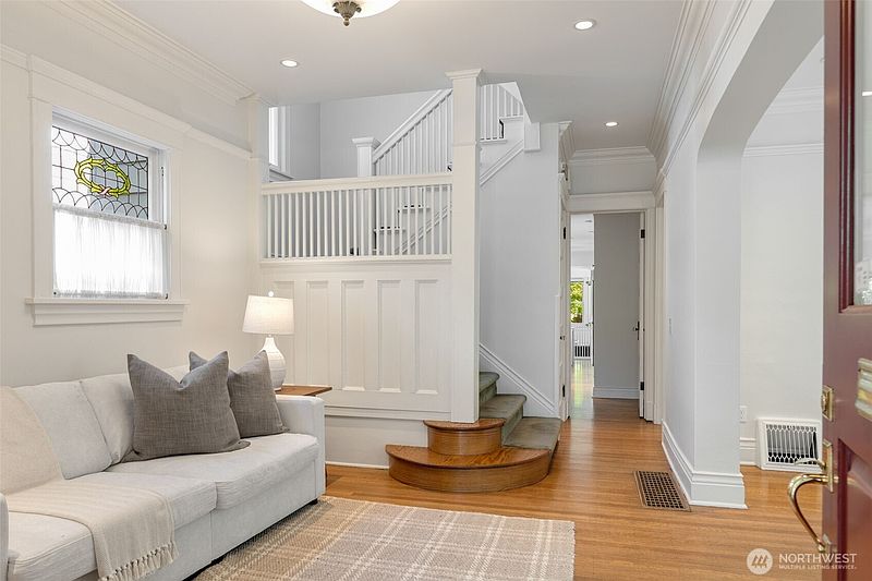 2nd image of 1218 3rd Avenue W