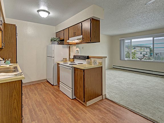 Rancho Tudor Apartments - Kitchen