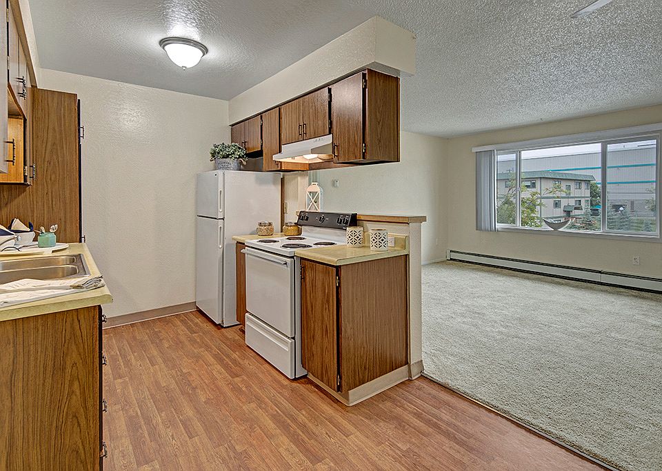 Rancho Tudor Apartments - Kitchen