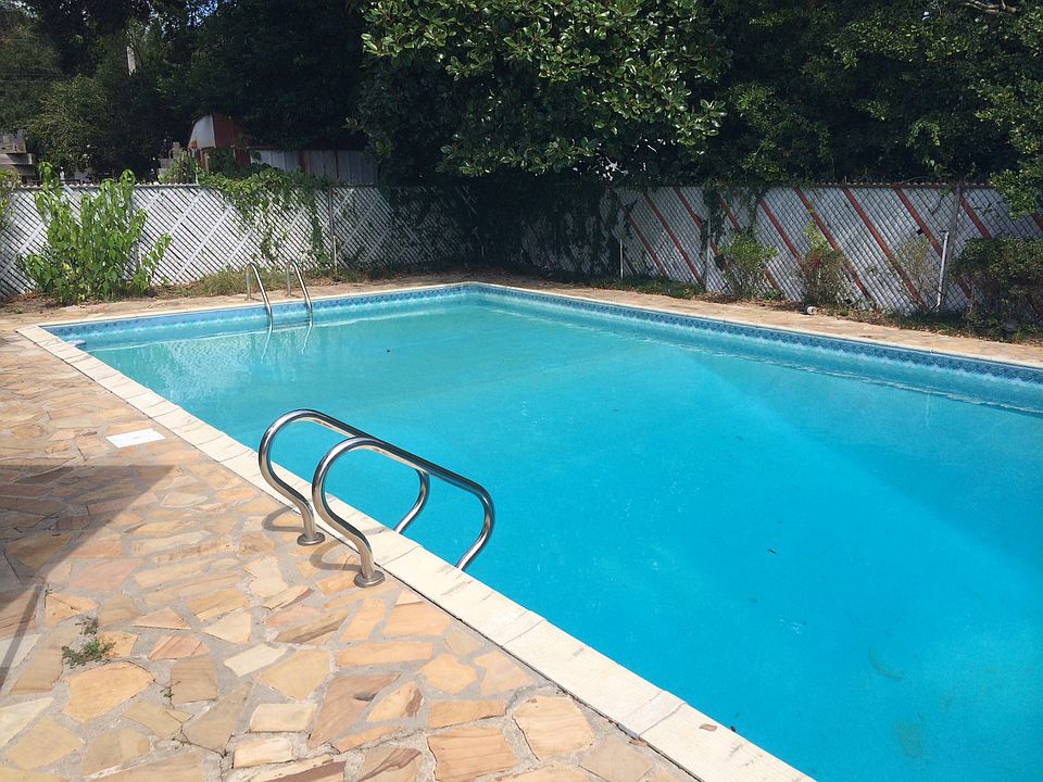 1st image of 4698 Oakland Dr