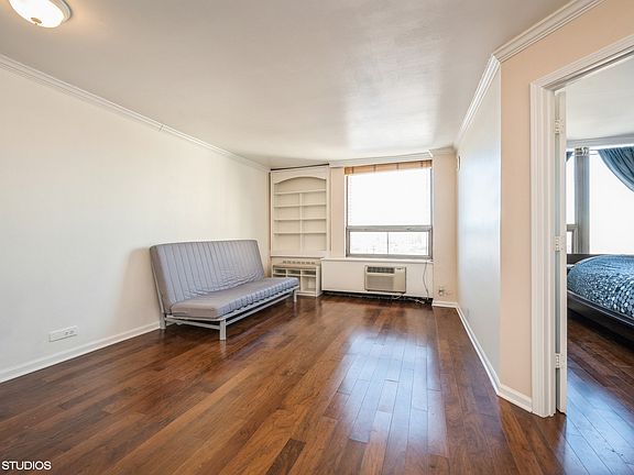 5th image of 1455 N Sandburg Ter APT 2303