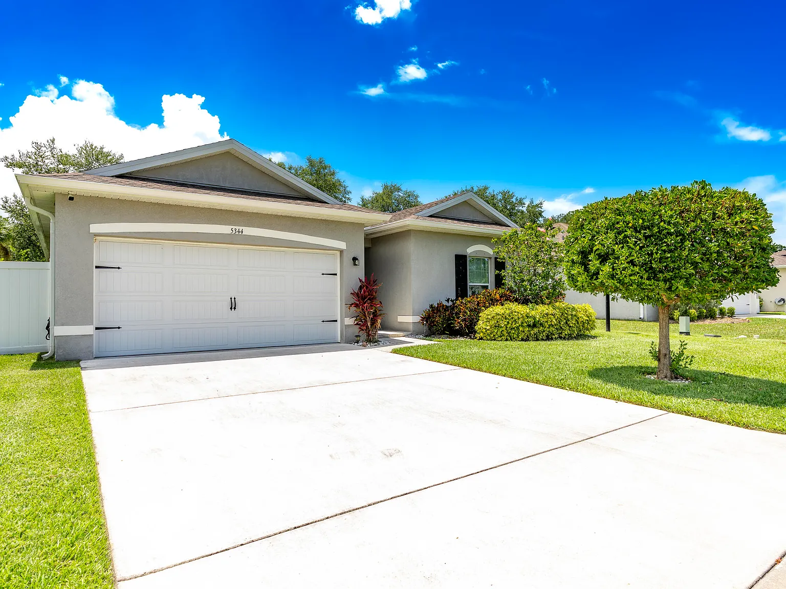 3 bed, 2.0 bath, 1460 sqft, $2,300 — Photo 1