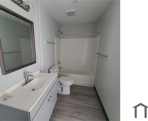 23 E Illini St #102 — Photo 6