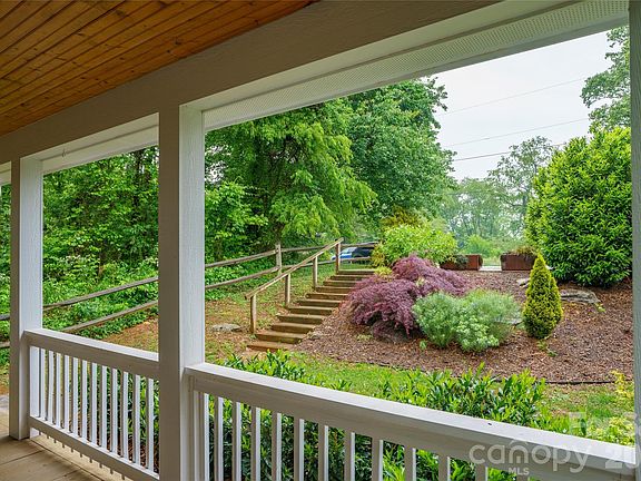 2nd image of 221 Courtland Pl