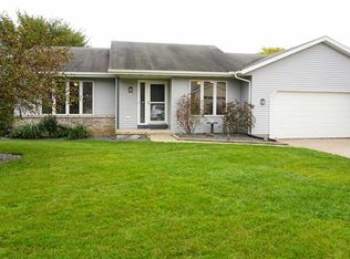 525 W Mohawk Trl, Deforest, WI 53532