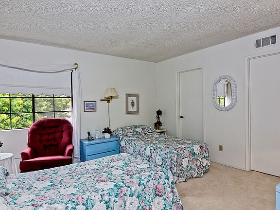 2nd image of 8392 Suntree Pl