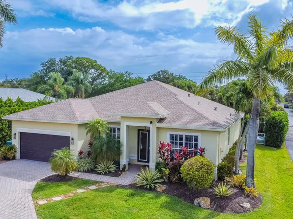 48 Lake Eden Drive, Boynton Beach, FL 33435