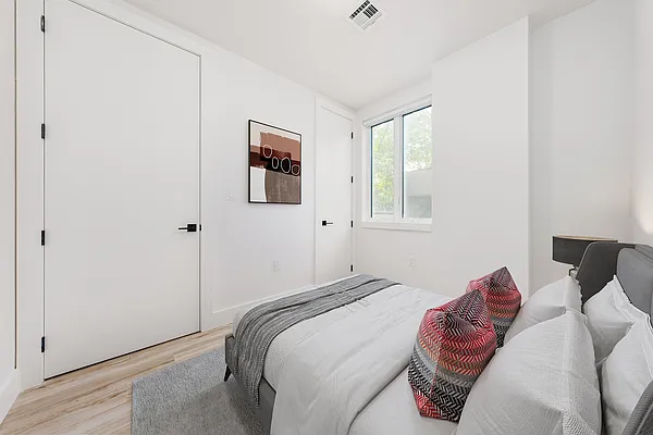 Rented by Nooklyn NYC LLC | media 4