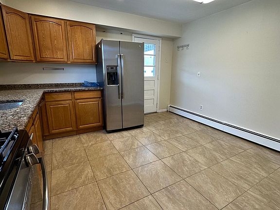 2nd image of 102 Hyatt Ave