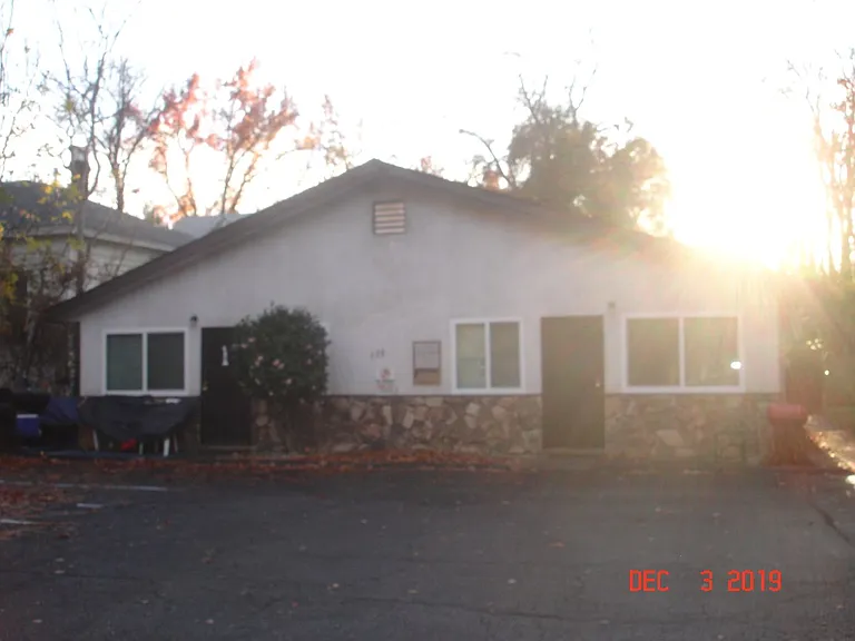 528 Ivy St — Photo 2