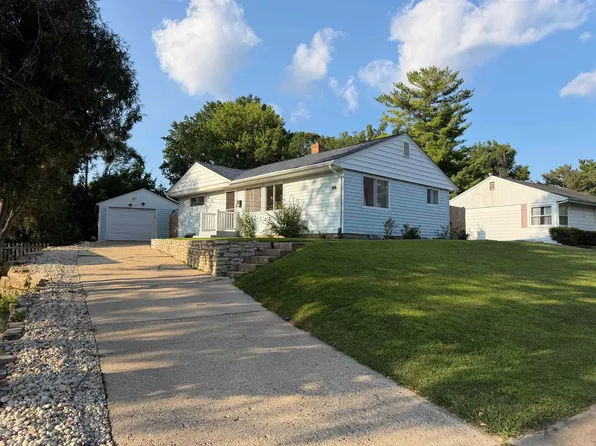 108 Skylark Dr, Rockford, IL 61107