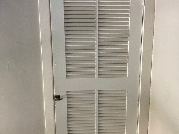 2nd image of 1115 W 40th St APT 2E
