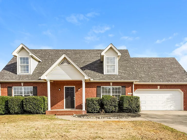 802 Stewart Valley Dr — Photo 1