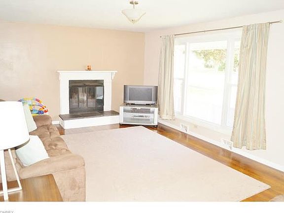 3rd image of 1660 Myrtle Ave