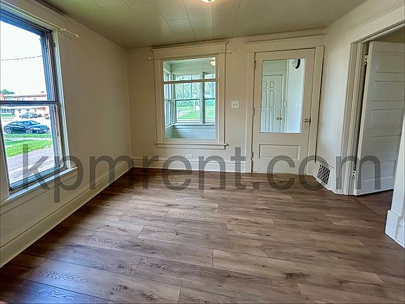 5th image of 506 7th St NE