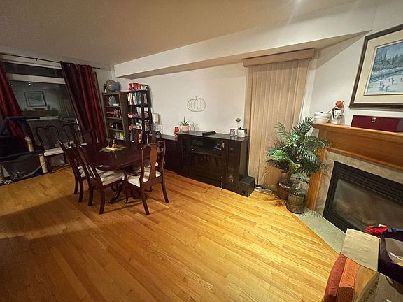 2nd image of 35 Chesapeake Cres #1