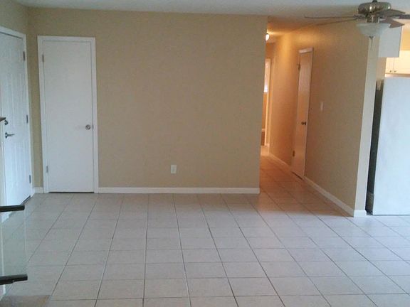 Living room w/Fireplace