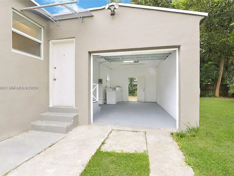 920 N 26th Ave #0 — Photo 9