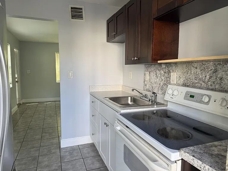 805 3rd St #1 — Photo 3