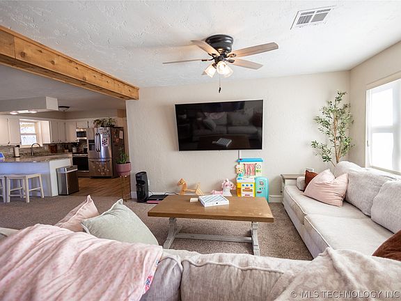 3rd image of 1020 Ash Dr