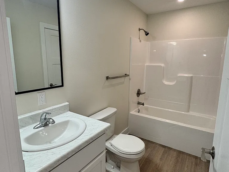 1101 Emerald Cv — Photo 13