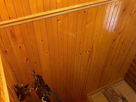 Entry way to basement 