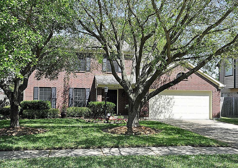 Welcome Home to 9706 Chiselhurst Drive. This lovely home has been meticulously cared for and feature