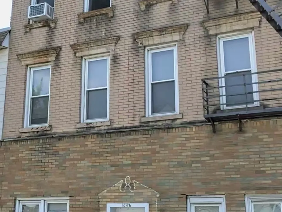 1048 Broadway #404