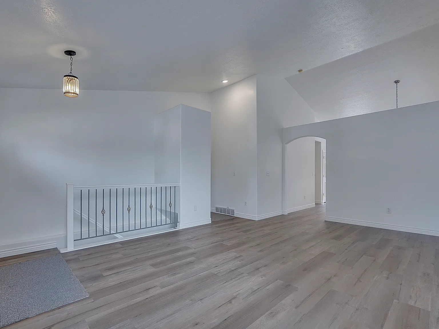 6 bed, 2496 sqft, $2,700 — Photo 3