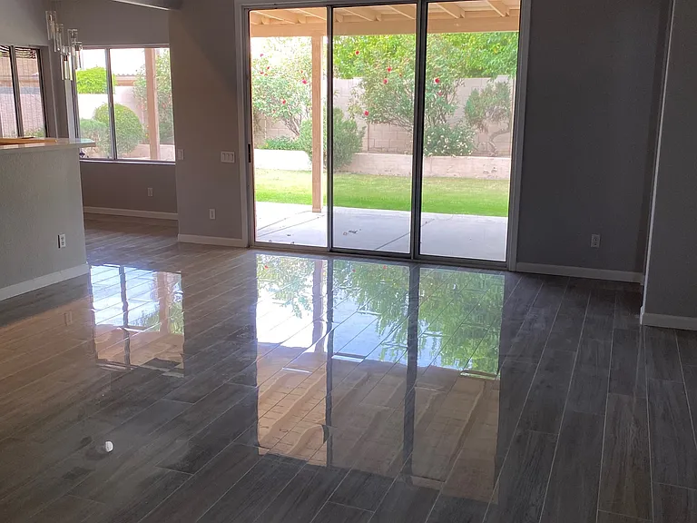 3358 E Wickieup Ln — Photo 4
