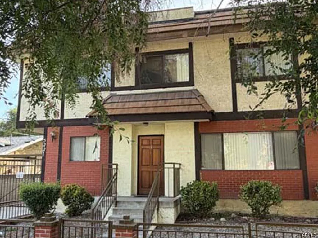 3 bed, 1200 sqft, $3,375 — Photo 1