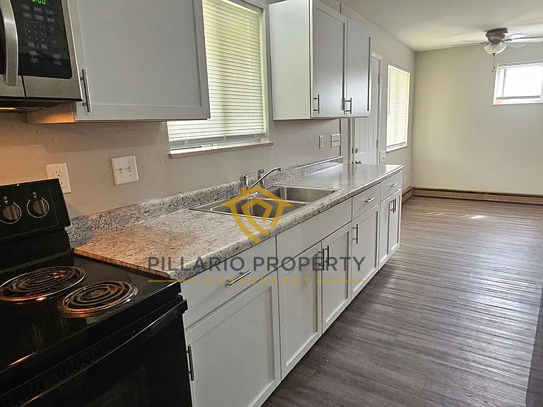 1424 Campbell Ave — Photo 1