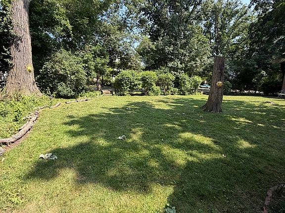 3rd image of 2530 McDaniel Ave