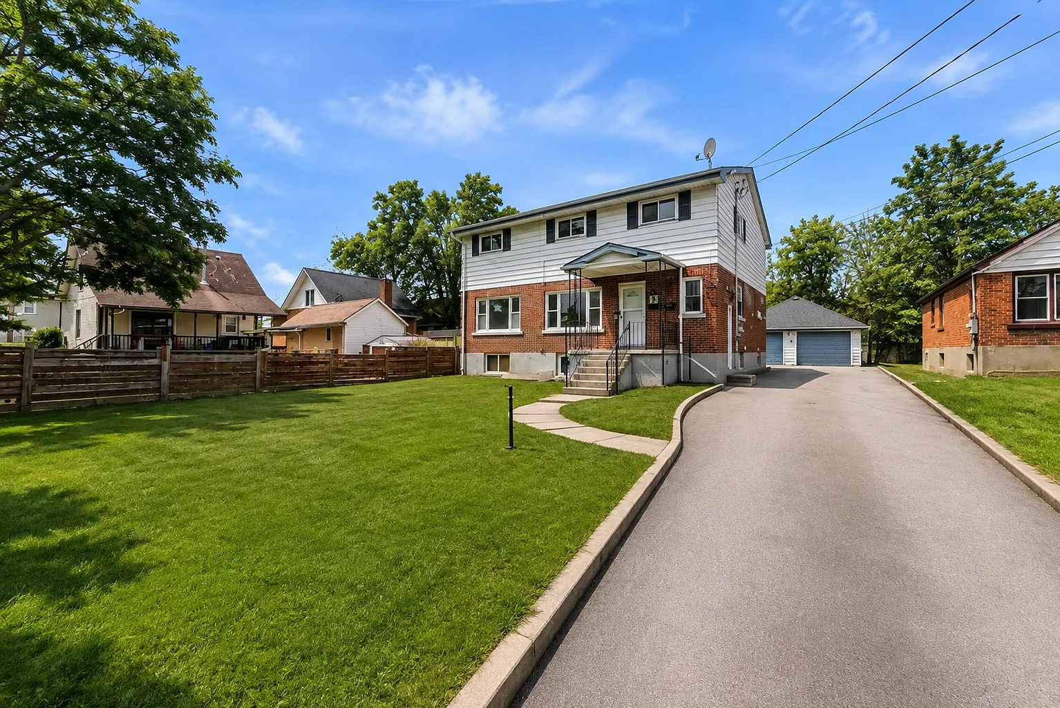 8 Reynolds Crescent — Photo 1