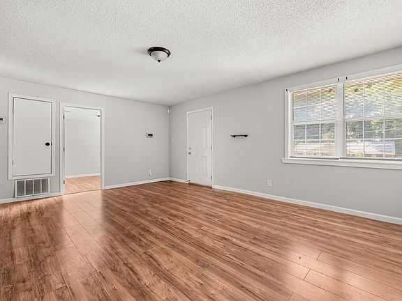 4th image of 3419 Mountain Terrace St