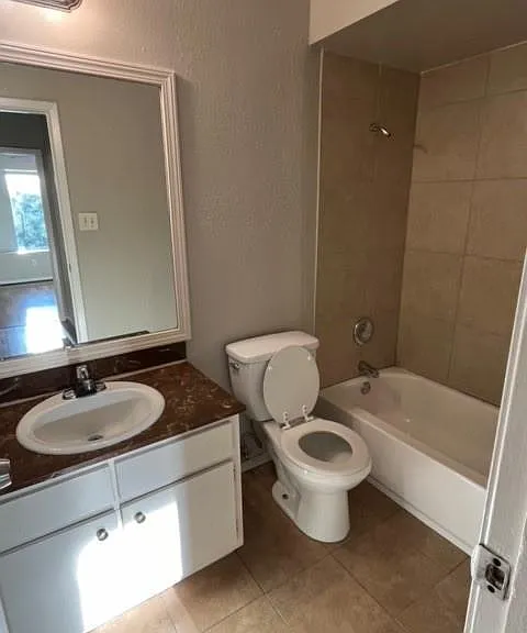 716 Memorial Mews St #A — Photo 10