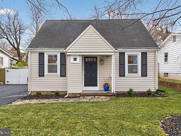 3rd image of 10238 Capitol View Ave