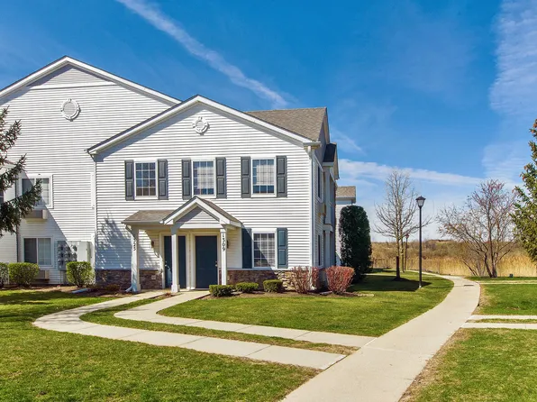 1309 Silverstone Dr #1309, Carpentersville, IL 60110