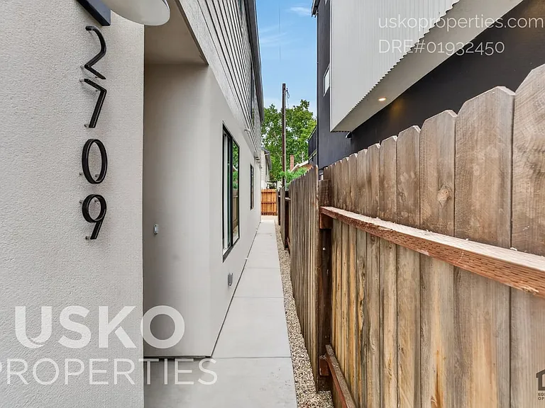 2707 Tomato Aly #A — Photo 2