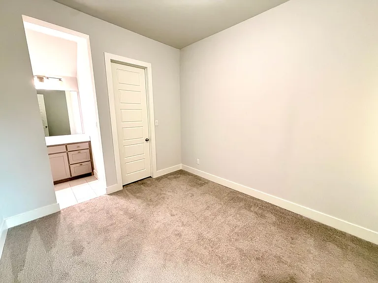 3810 Rutledge Dr — Photo 3